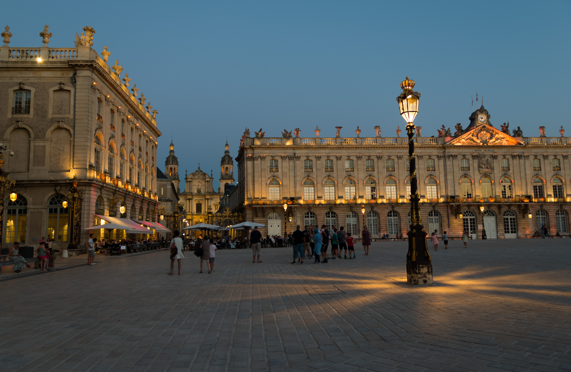 tombée de la nuit sur place Stanislas de Nancy