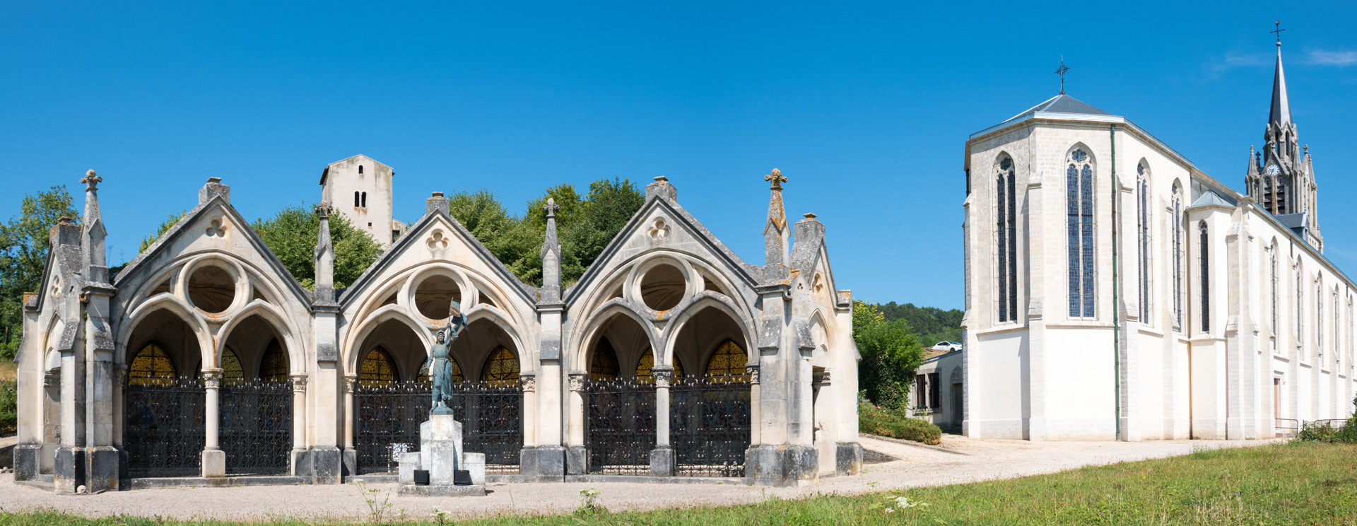 Panoramique de église saint Martin et la Chapelle du Rosaire de Bruley.
