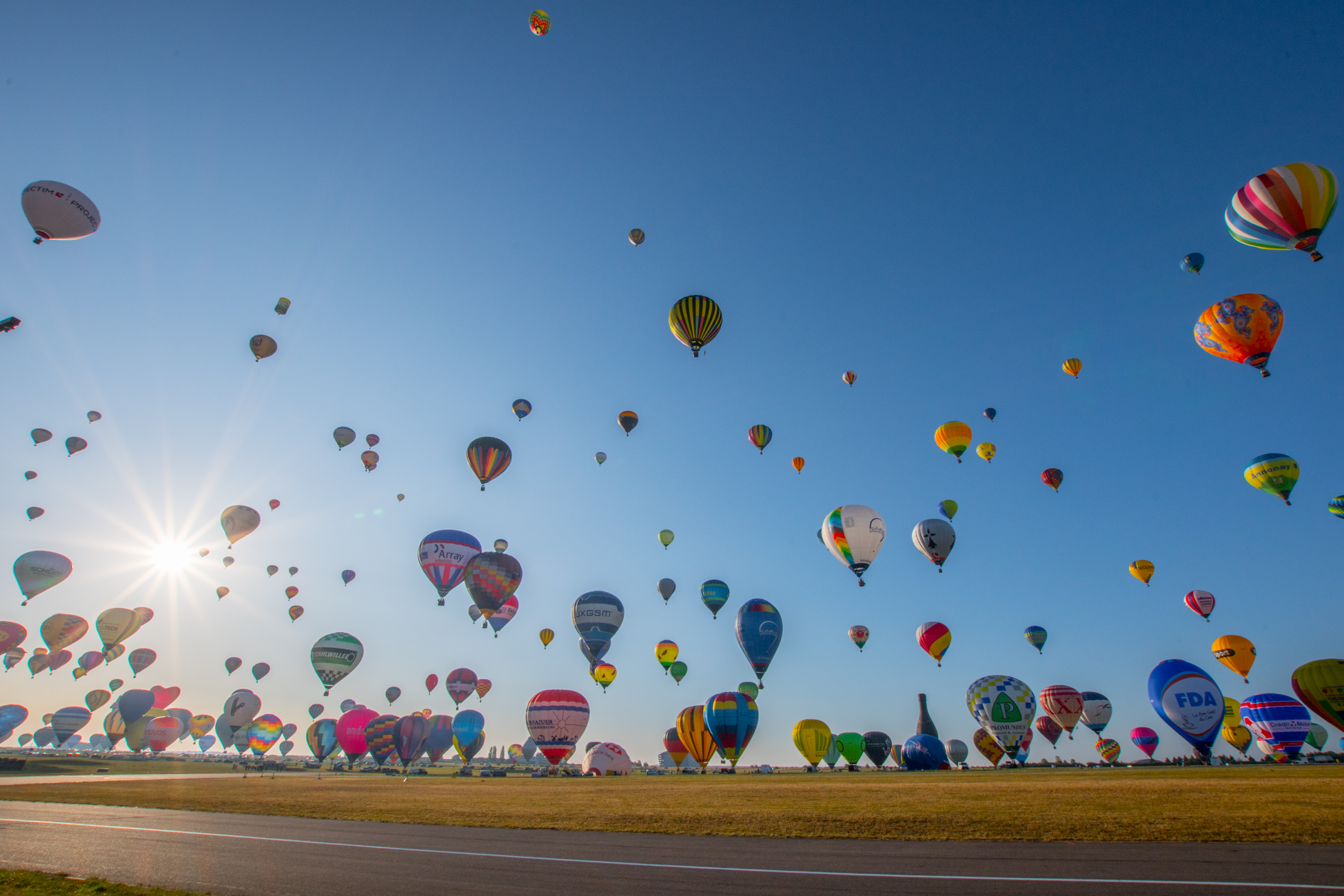 Des centaines de montgolfières dans le ciel de Chambley