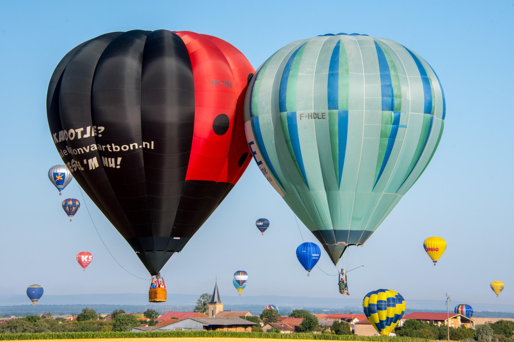 Des centaines de montgolfières au dessus des villages Lorrain