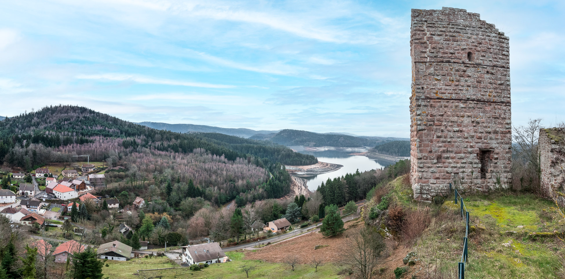Randonnée Pierre-percée - le petit Canada - Panorama château de Salm et lac