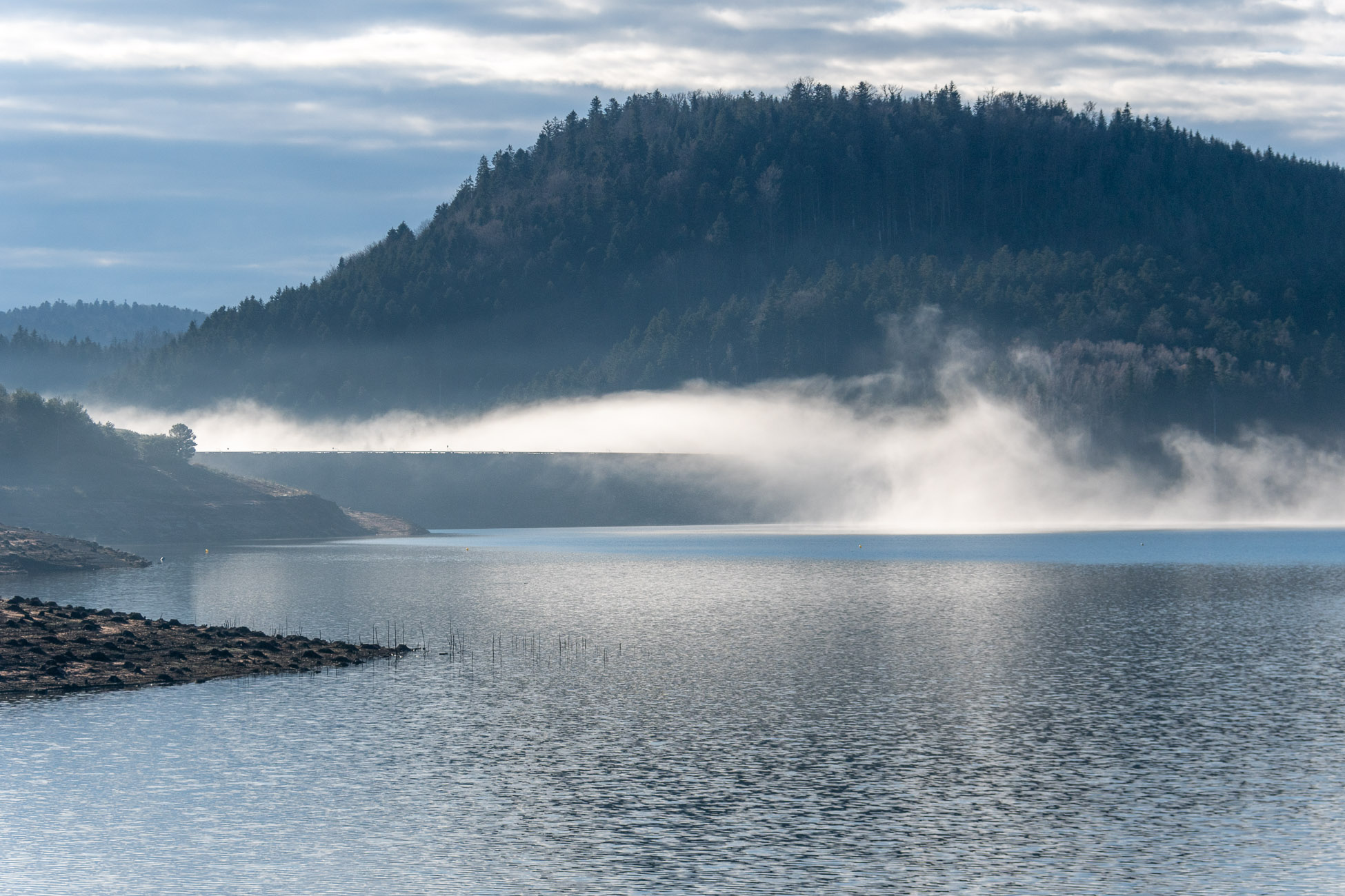 Randonnée Pierre-percée - le petit Canada - cascade de brume sur le barrage